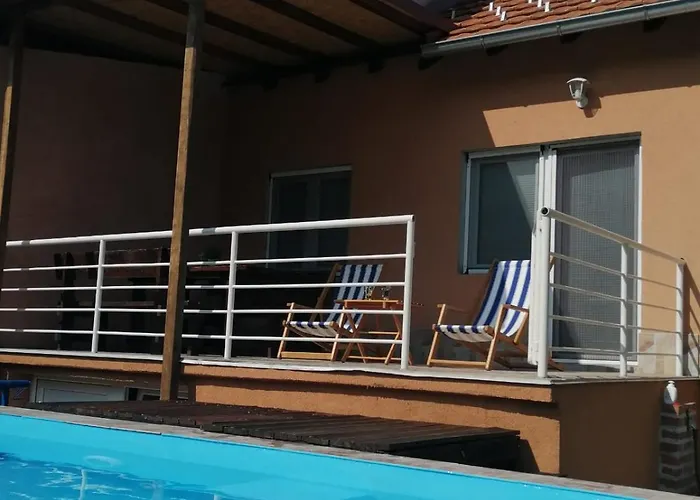 別荘 Vikendica Lep Pogled ラターニ