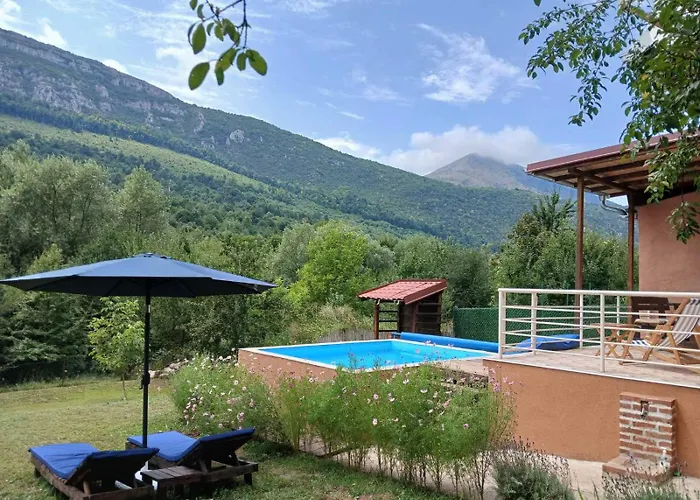 Vikendica Lep Pogled * ラターニ