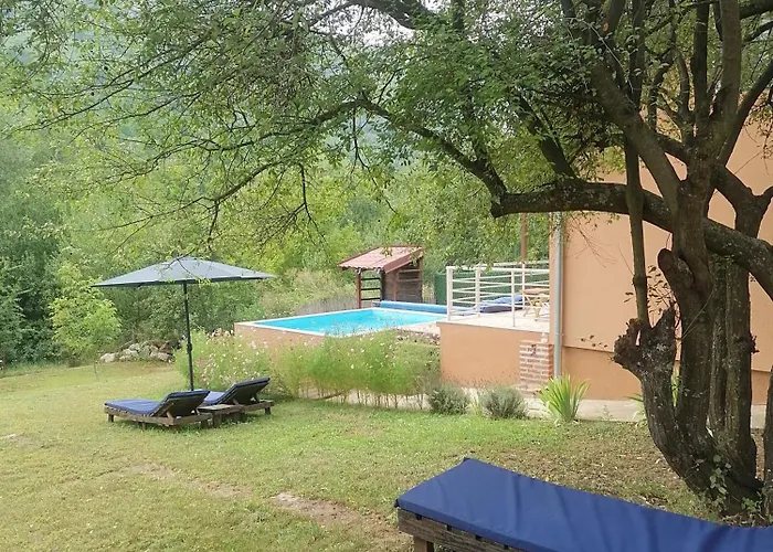 別荘 Vikendica Lep Pogled ラターニ